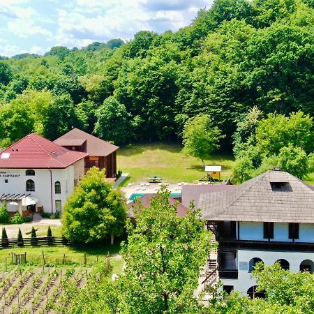 Отель Casa Cartianu Тыргу-Жиу Экстерьер фото