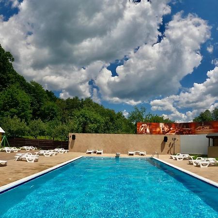 Отель Casa Cartianu Тыргу-Жиу Экстерьер фото