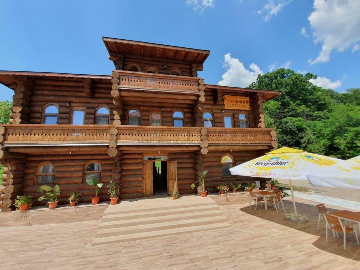 Отель Casa Cartianu Тыргу-Жиу Экстерьер фото